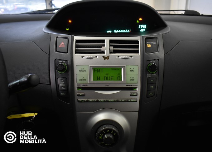 TOYOTA Yaris 1.0 5 porte